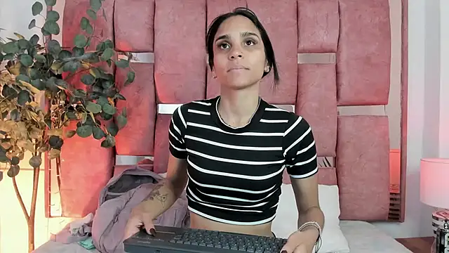 sophie pariss online show from July 2026 02:27:02 AM