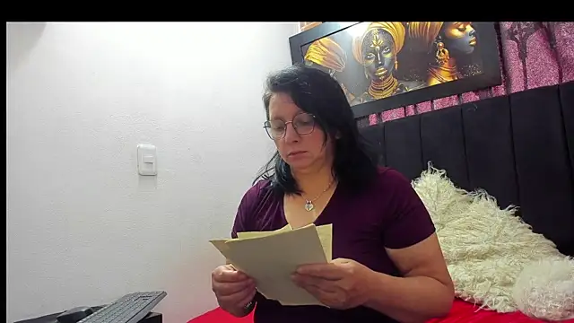 Snapshot of Evaaross_2345 chatting on November 2025 02:39:02 PM Evaaross 2345 online show from November 2025 02:39:02 PM