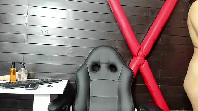 Snapshot of Annyeli chatting on December 2024 07:44:02 AM Annyeli online show from December 2024 07:44:02 AM