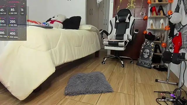 SophieBaker   online show from October 2025 02:04:01 AM