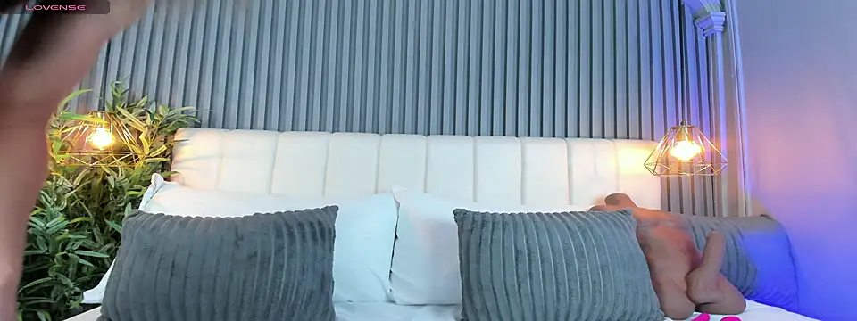 LinaGlam online show from November 2025 05:14:02 PM