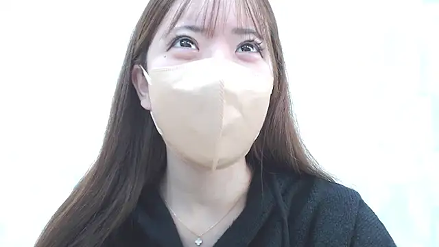 Snapshot of LOVE_MOMO_LOVE chatting on December 2024 11:33:01 AM LOVE MOMO LOVE online show from December 2024 11:33:01 AM