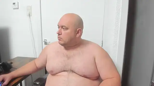 Snapshot of BigromeoXX chatting on December 2024 08:00:02 PM BigromeoXX online show from December 2024 08:00:02 PM