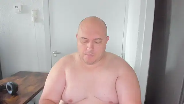 Snapshot of BigromeoXX chatting on January 2025 10:12:02 AM BigromeoXX online show from January 2025 10:12:02 AM