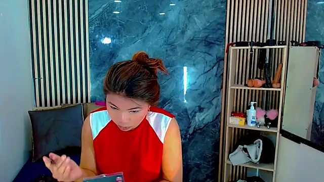 Isalombardi online show from November 2025 03:39:02 AM