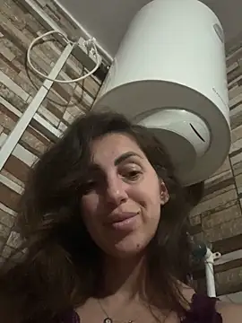 EmaSkyes online show from September 2025 06:02:02 PM