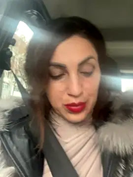 EmaSkyes online show from November 2025 09:42:01 AM