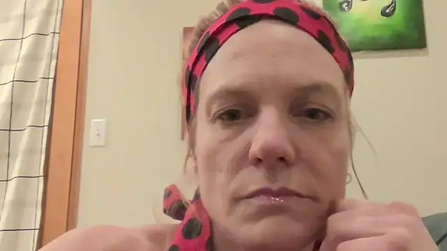 Snapshot of AddieAssets chatting on November 2025 02:34:01 AM AddieAssets online show from November 2025 02:34:01 AM