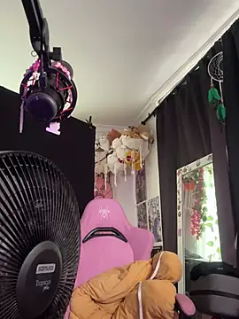 Snapshot of pawmistry chatting on March 2025 09:43:02 PM pawmistry online show from March 2025 09:43:02 PM