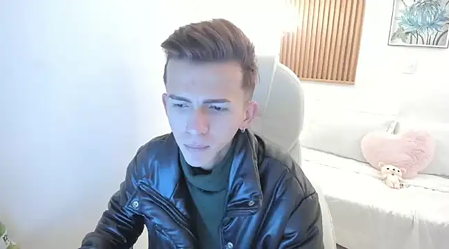 smallgiant27 online show from January 2025 06:09:01 AM