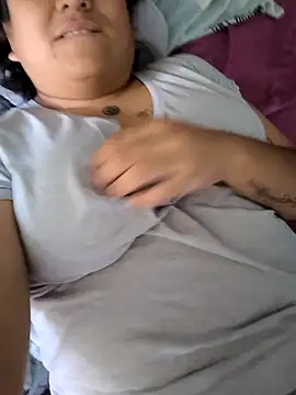 Snapshot of EmpaticBolillo chatting on November 2025 04:38:01 PM EmpaticBolillo online show from November 2025 04:38:01 PM