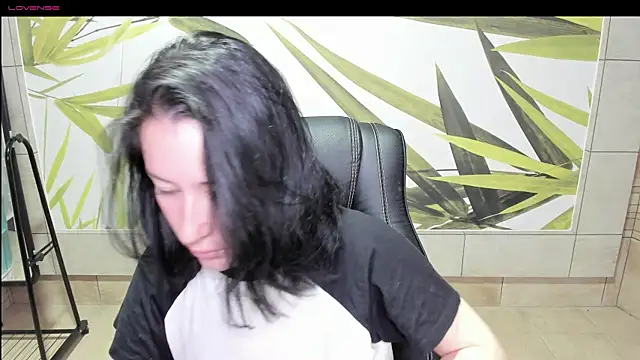 Snapshot of adell_berry chatting on September 2025 02:16:01 AM adell berry online show from September 2025 02:16:01 AM