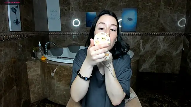 Snapshot of adell_berry chatting on October 2025 02:42:02 AM adell berry online show from October 2025 02:42:02 AM