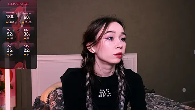 Snapshot of Kimiko__ chatting on October 2025 08:09:02 PM Kimiko online show from October 2025 08:09:02 PM