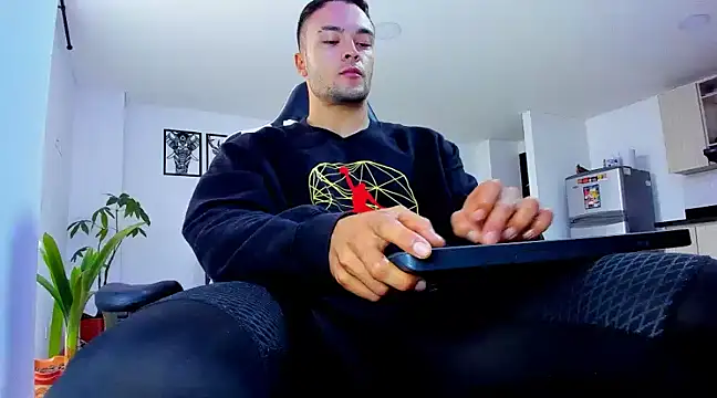 alexander collin02 online show from February 2025 01:00:02 PM