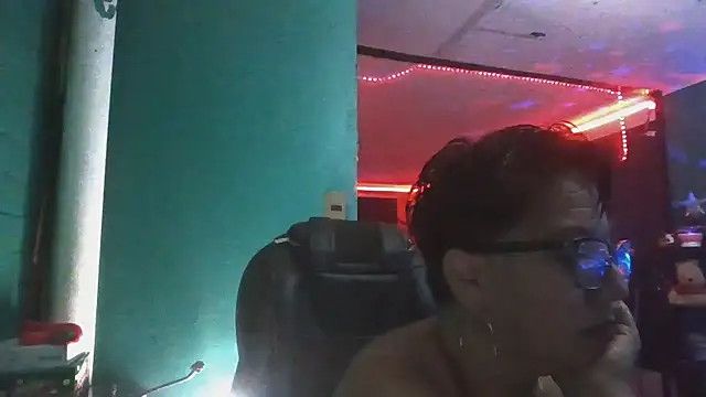 Snapshot of TRISH_MILF chatting on December 2024 01:37:02 AM TRISH MILF online show from December 2024 01:37:02 AM