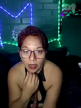 Snapshot of TRISH_MILF chatting on February 2025 01:04:02 AM TRISH MILF online show from February 2025 01:04:02 AM
