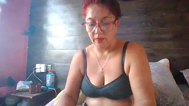 Snapshot of TRISH_MILF chatting on February 2025 06:13:02 PM TRISH MILF online show from February 2025 06:13:02 PM