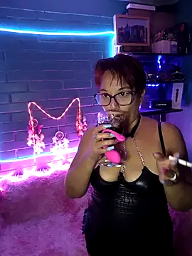 Snapshot of TRISH_MILF chatting on March 2025 04:05:02 AM TRISH MILF online show from March 2025 04:05:02 AM