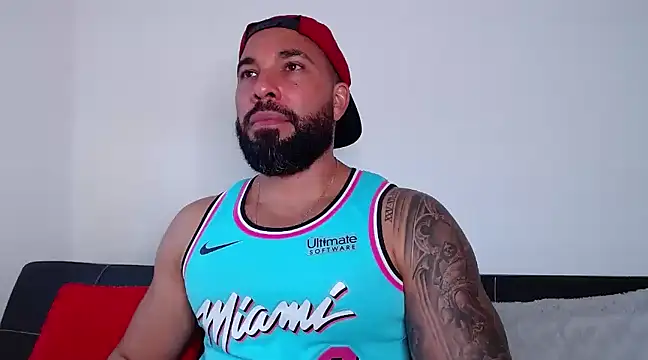 Snapshot of roman_muscle chatting on December 2024 08:55:01 PM roman muscle online show from December 2024 08:55:01 PM