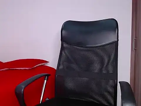 Snapshot of roman_muscle chatting on February 2025 06:56:02 AM roman muscle online show from February 2025 06:56:02 AM