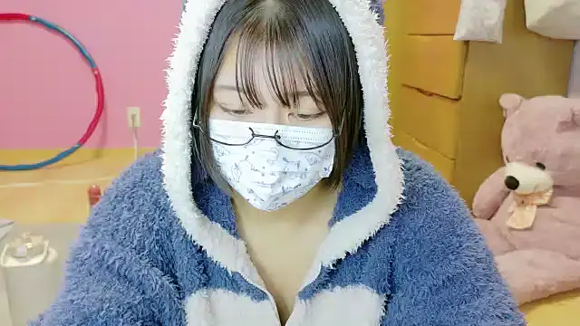 Snapshot of _usya_2525 chatting on November 2025 04:17:01 PM usya 2525 online show from November 2025 04:17:01 PM