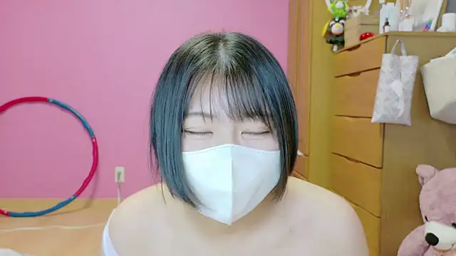 Snapshot of _usya_2525 chatting on November 2025 05:56:02 PM usya 2525 online show from November 2025 05:56:02 PM