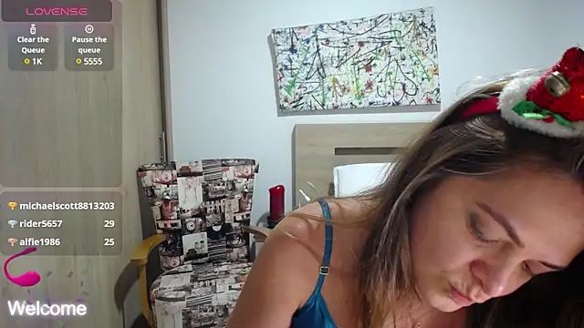 ParisW online show from December 2024 02:42:02 AM