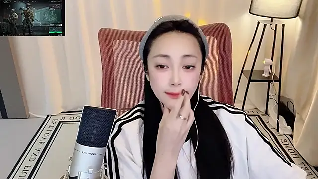 Daisy-77 online show from May 2026 03:43:01 PM