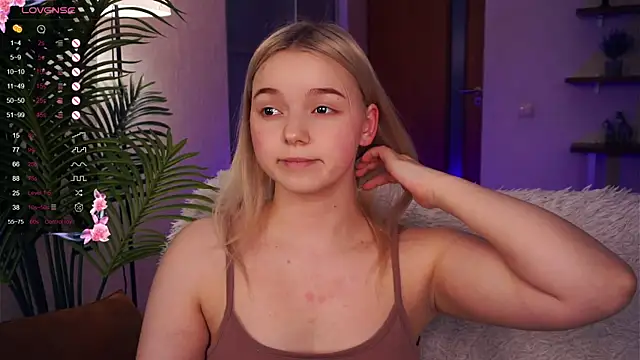 Snapshot of ZaraCreedon chatting on January 2025 10:55:01 PM ZaraCreedon online show from January 2025 10:55:01 PM