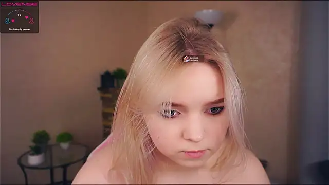Snapshot of ZaraCreedon chatting on March 2025 11:25:01 PM ZaraCreedon online show from March 2025 11:25:01 PM