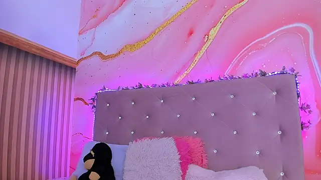 Daisy  rose online show from February 2025 11:06:02 AM