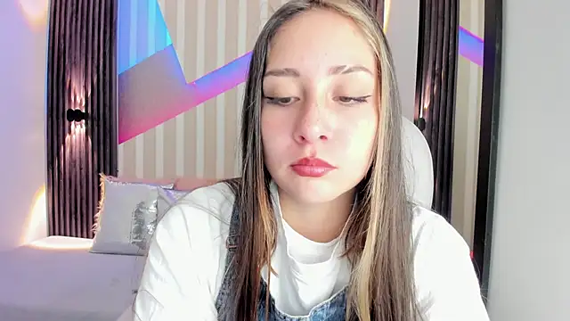 Snapshot of emily_layton chatting on October 2025 02:39:02 PM emily layton online show from October 2025 02:39:02 PM