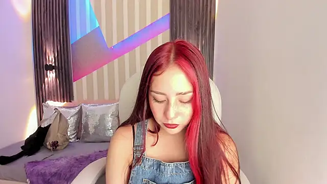 Snapshot of emily_layton chatting on November 2025 02:38:01 PM emily layton online show from November 2025 02:38:01 PM