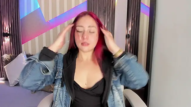 Snapshot of emily_layton chatting on November 2025 02:39:02 PM emily layton online show from November 2025 02:39:02 PM