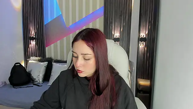 Snapshot of emily_layton chatting on November 2025 03:46:01 PM emily layton online show from November 2025 03:46:01 PM