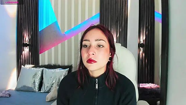 Snapshot of emily_layton chatting on December 2025 02:44:01 PM emily layton online show from December 2025 02:44:01 PM