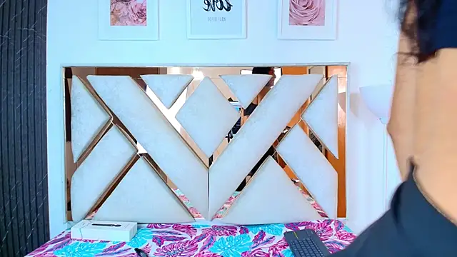 Alison Chan  online show from October 2025 02:07:02 PM