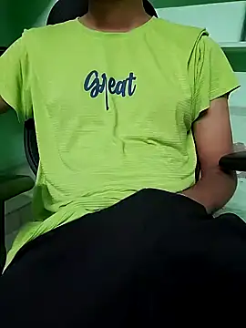 Snapshot of Smartboi007 chatting on December 2024 06:33:01 AM Smartboi007 online show from December 2024 06:33:01 AM