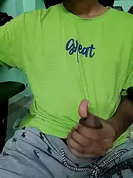 Snapshot of Smartboi007 chatting on December 2024 07:24:02 AM Smartboi007 online show from December 2024 07:24:02 AM