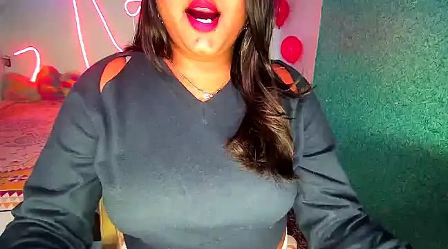 Snapshot of expression_queen chatting on February 2025 06:09:02 PM expression queen online show from February 2025 06:09:02 PM