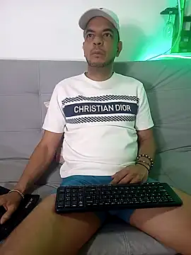 latinmartin73 online show from March 2025 02:11:02 PM