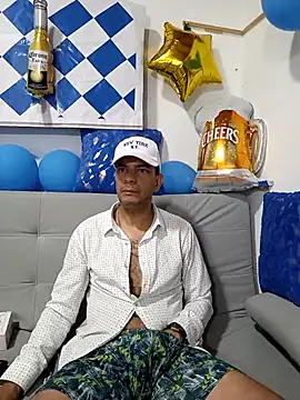 latinmartin73 online show from September 2025 12:25:01 AM