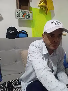 latinmartin73 online show from October 2025 12:25:01 AM