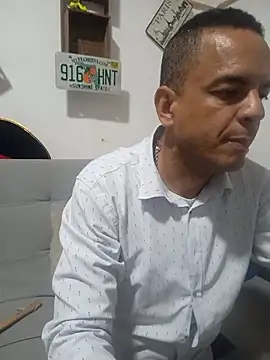 latinmartin73 online show from November 2025 12:10:01 AM