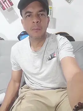 latinmartin73 online show from November 2025 02:39:02 AM