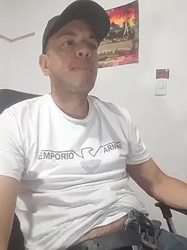 latinmartin73 online show from December 2025 11:23:02 PM