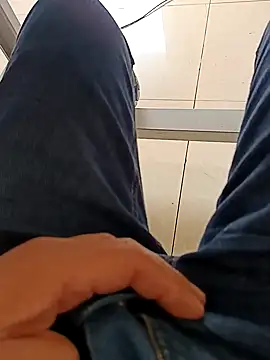 Snapshot of huzi518 chatting on October 2025 02:26:01 AM huzi518 online show from October 2025 02:26:01 AM