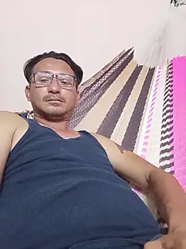 Snapshot of Andresguz35 chatting on October 2025 01:53:02 AM Andresguz35 online show from October 2025 01:53:02 AM