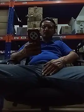 Snapshot of Andresguz35 chatting on October 2025 10:32:02 PM Andresguz35 online show from October 2025 10:32:02 PM